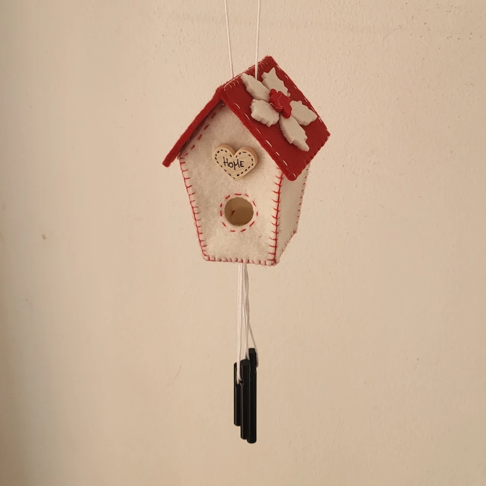 Casetta tintinnante rosso e panna (10)