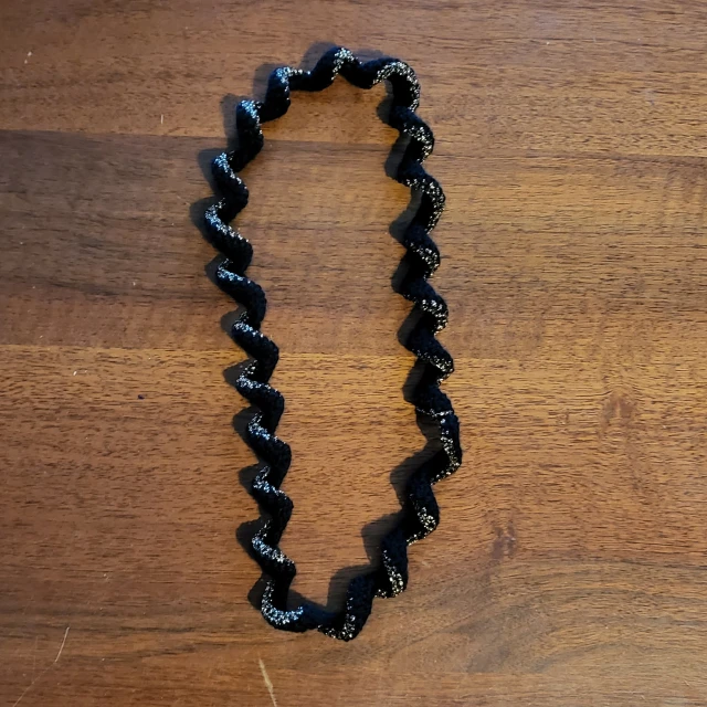 Collana a uncinetto nero e oro(5)