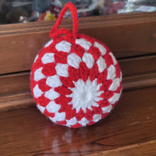 Pallina  diam 9cm rossa e bianca (4)