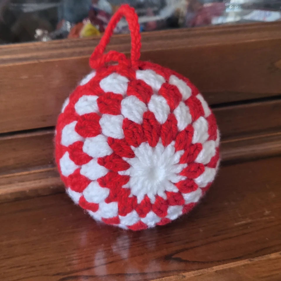 Pallina  diam 9cm rossa e bianca (4)