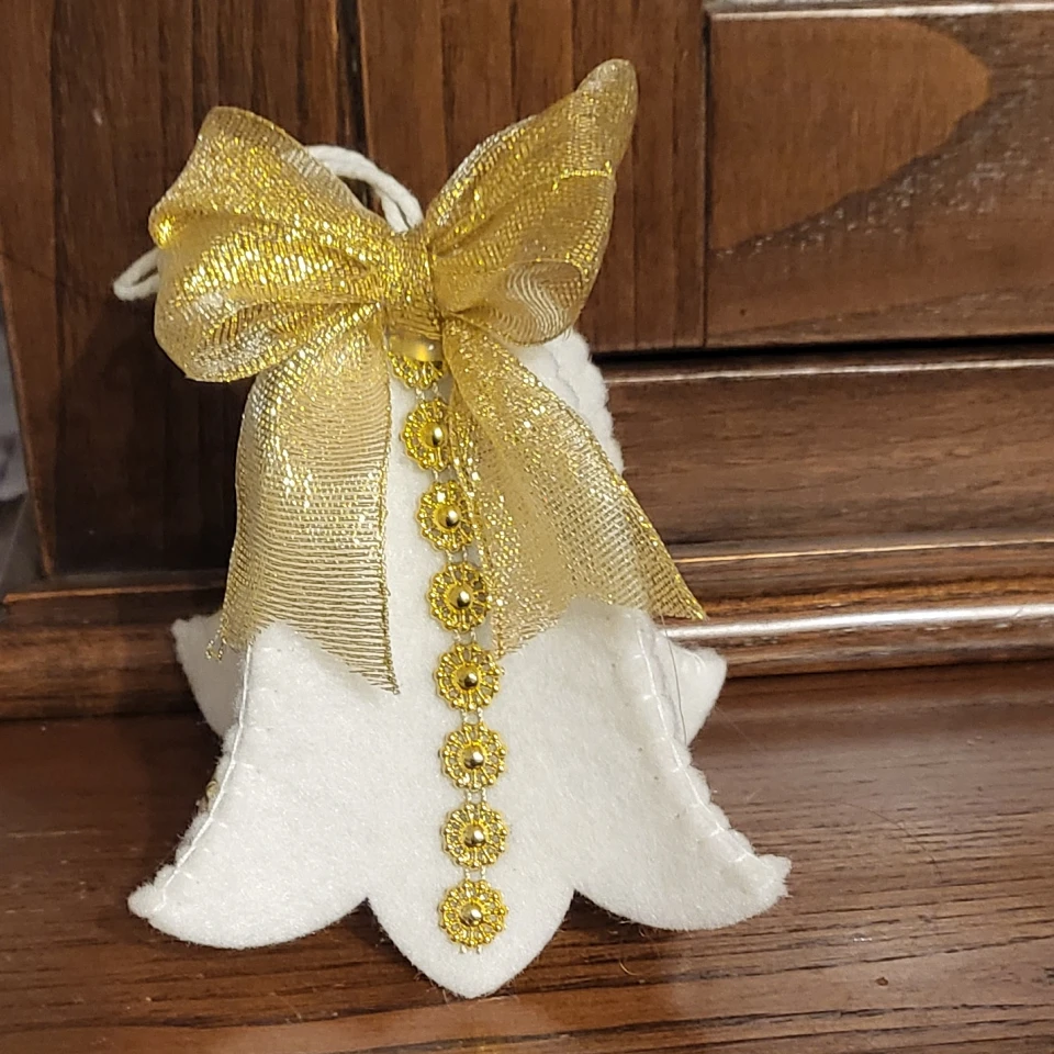 Campanella bianca con fiocco oro (5)