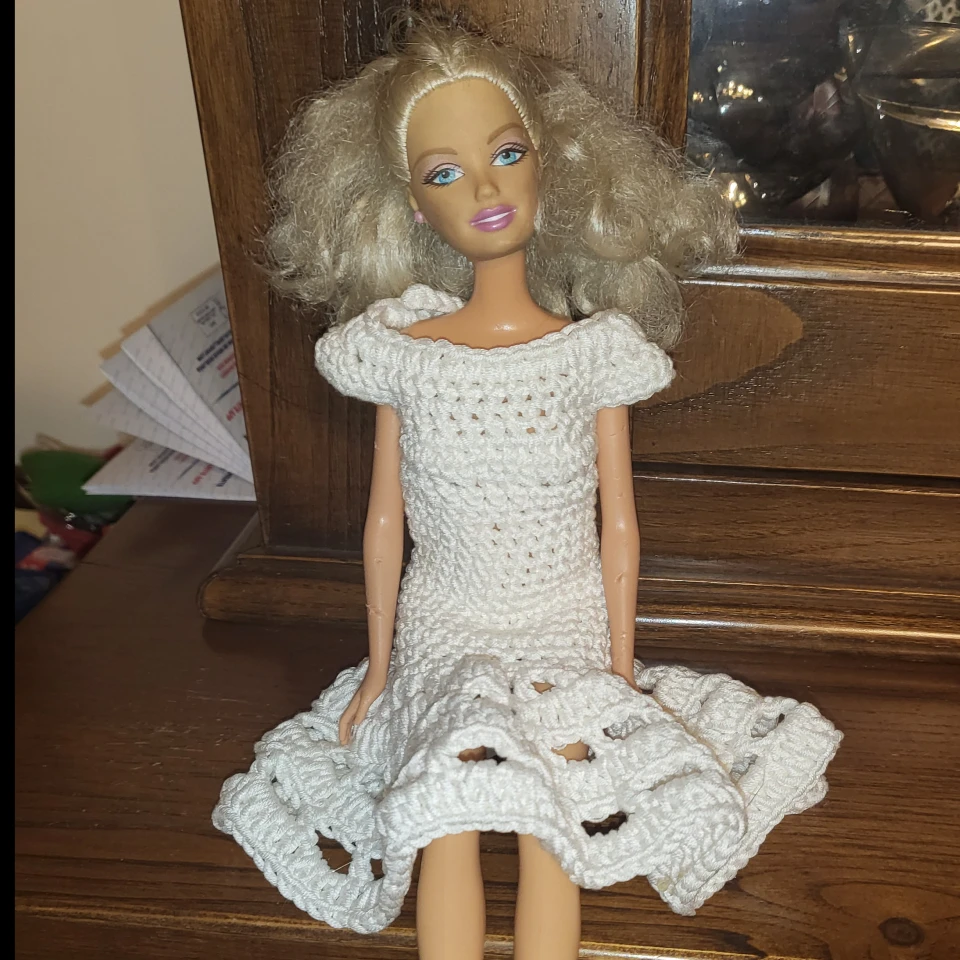 Vestito bianco a uncinetto per barbie (8)