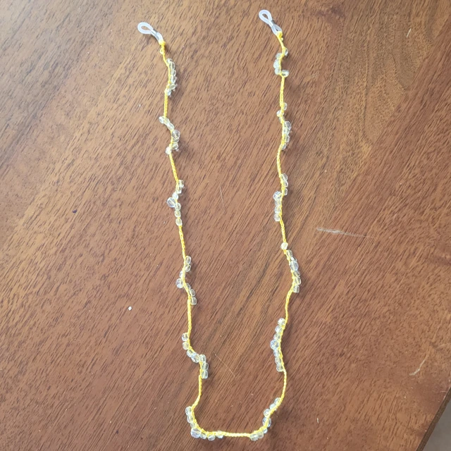 Catenella per occhiali gialla con perline trasparenti(5)
